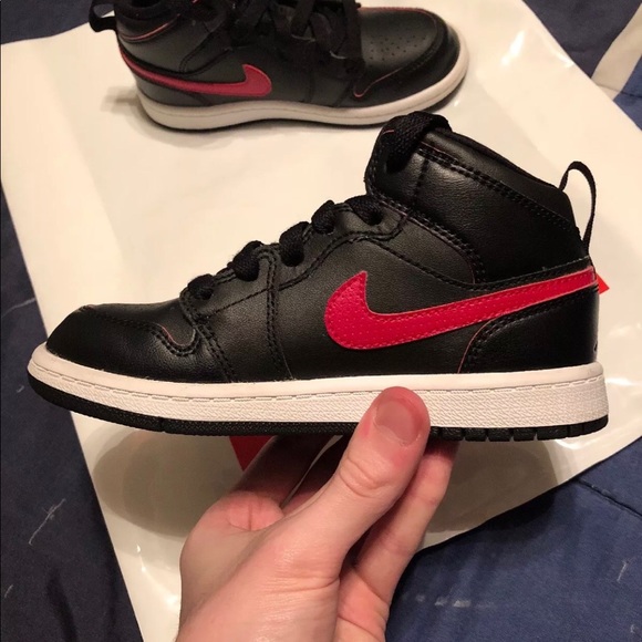 Nike Jordan 1 Black/Gym Red - Picture 4 of 8